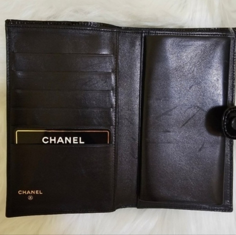 CHANEL CC Logo Patent Leather Long Bifold Wallet - Picture 10 of 12